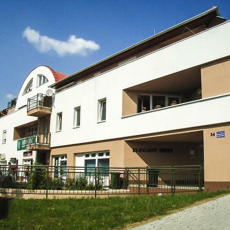 Monarchia Apartman Sunny Mosonmagyarovar Exterior photo