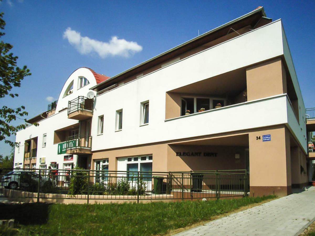 Monarchia Apartman Sunny Mosonmagyarovar Exterior photo